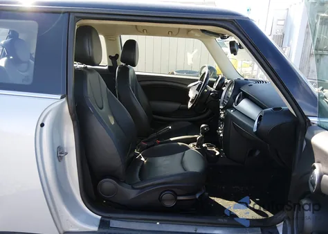 2011 Mini Cooper z USA, uszkodzony, nr VIN WMWSU3C55BT253397